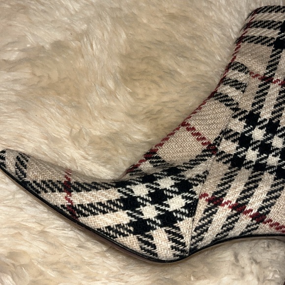 Burberry 2000s Nova Check Tweed Heeled Boot - Picture 6 of 13